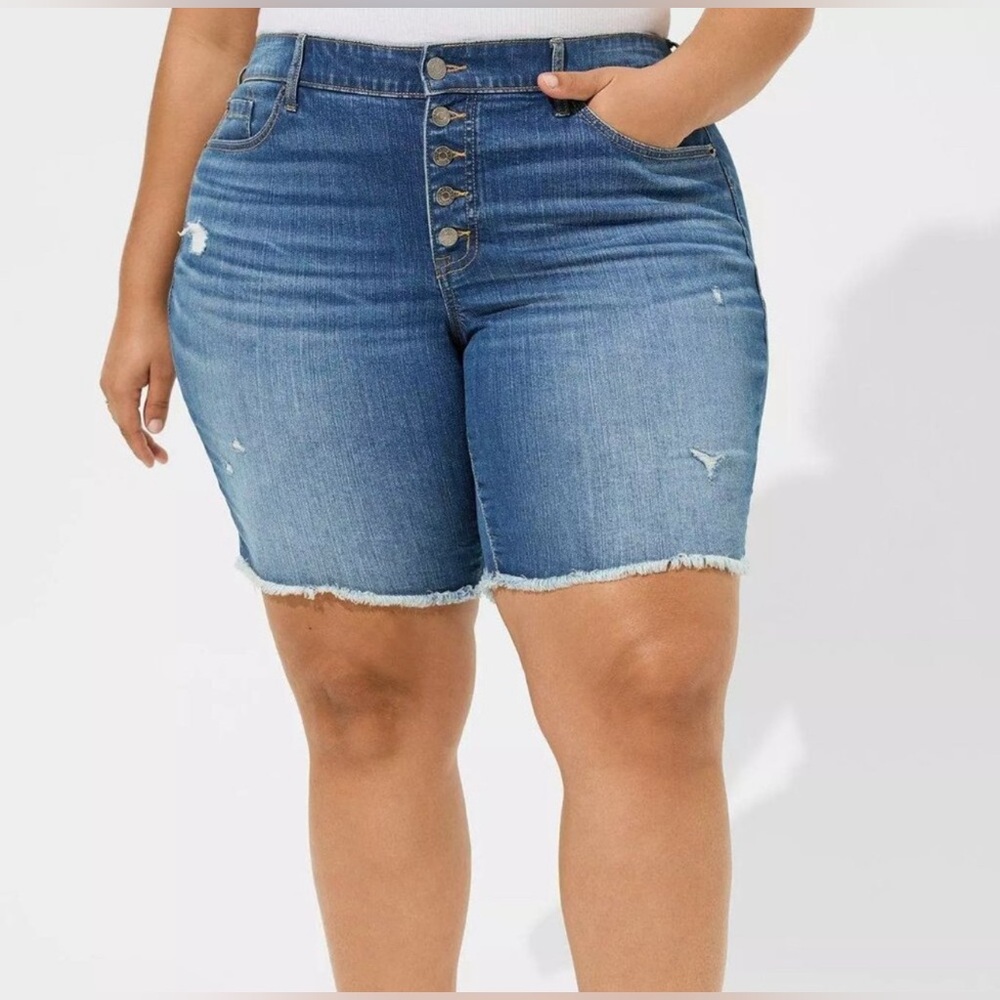 NWT TORRID Perfect 10” Bermuda Shorts Plus Size 24 Blue Vintage Stretch